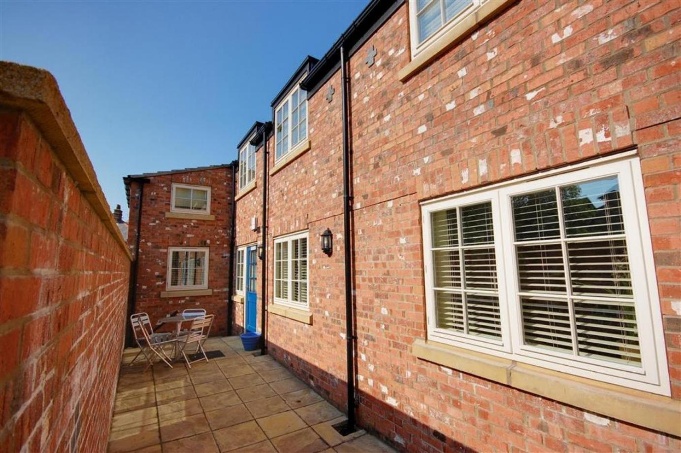 Hotties House - Two-Bed Cottage, Dog-Friendly & Off-Street Parking - Scarborough Exterior foto